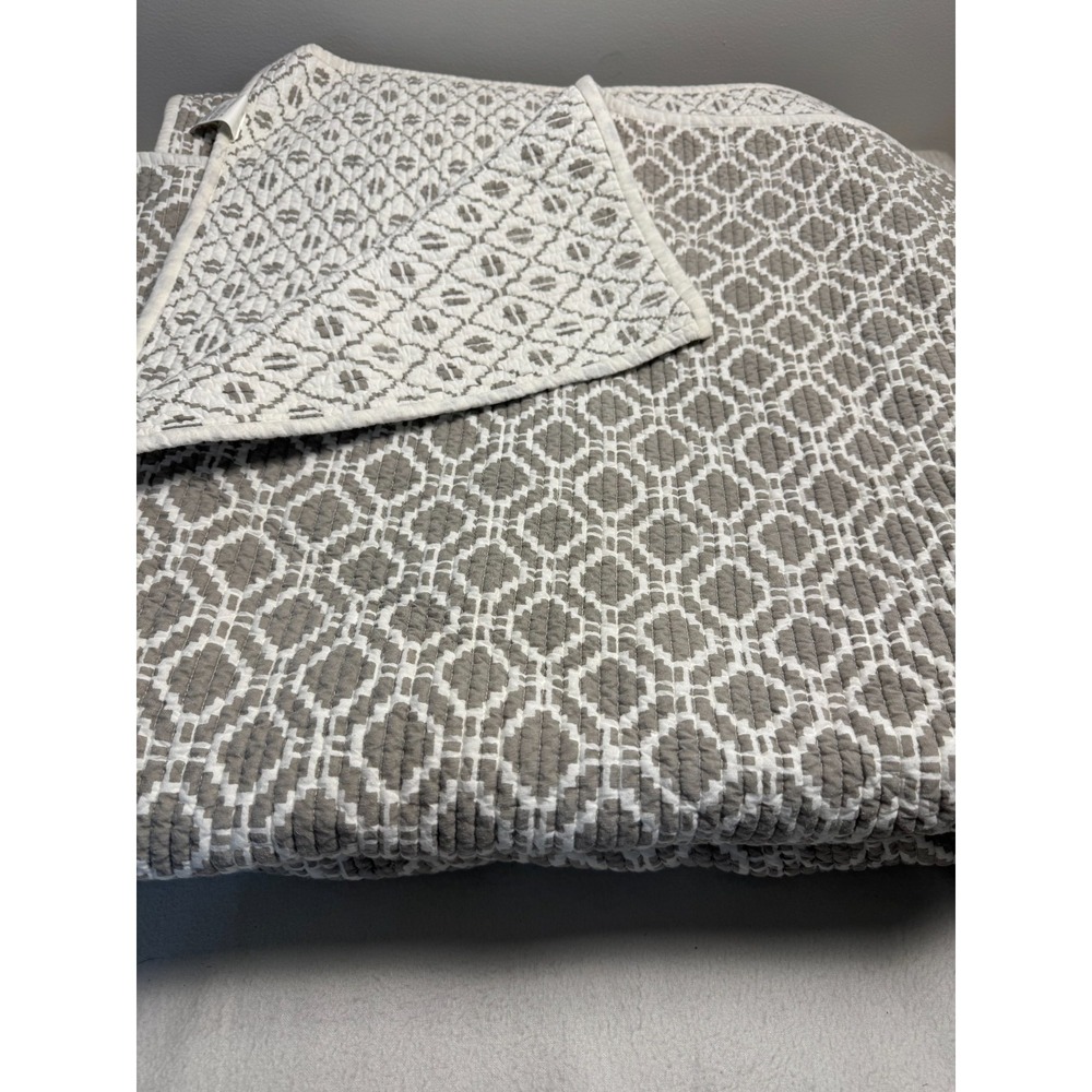 Crate & Barrel Quilt Grey size King Cotton Reversible 96" x 106" Geometric Print